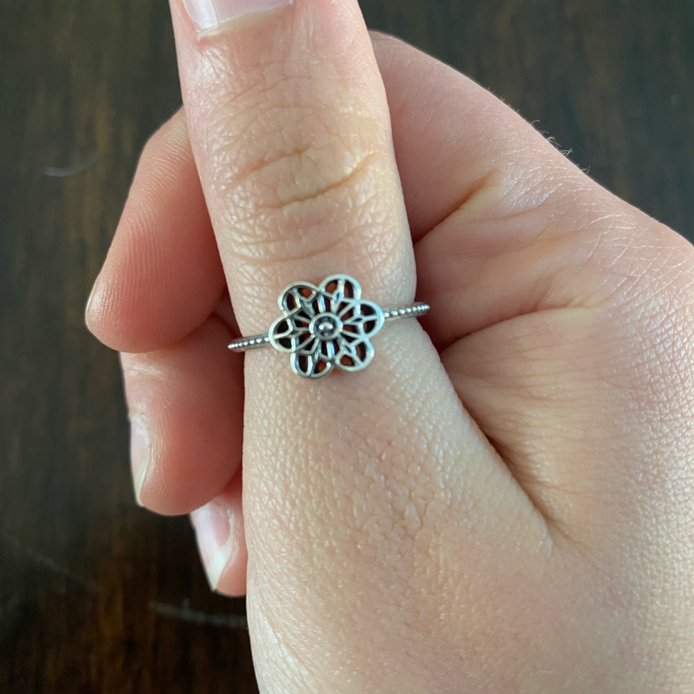 Pandora flower ring